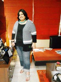 When I discovered that Westside offers Plus Size clothing both in Indian and Western options, I was too excited and bought a couple of tops. This one is a single piece with a layered  look, teamed with an ankle-length jeans. To break the monotones, the turquoise necklace seemed to be a savior -- a gift from brother-in-law who got it from Darjeeling.